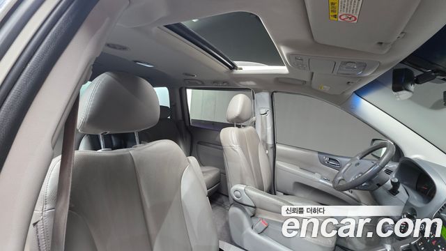 Kia Canival 2011 — photo 11