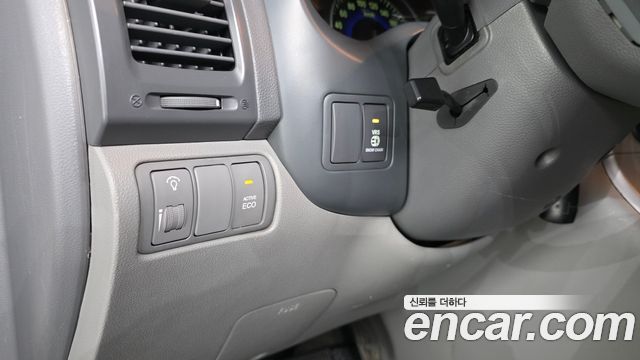 Kia Canival 2011 — photo 13