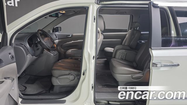 Kia Canival 2011 — photo 18