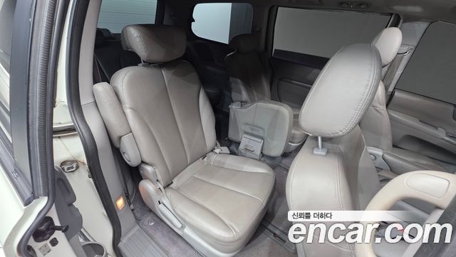 Kia Canival 2011 — photo 19