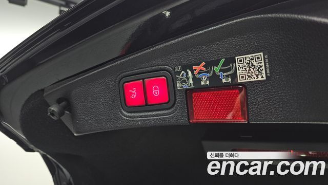 Mercedes-Benz C-Class 2023 — photo 19