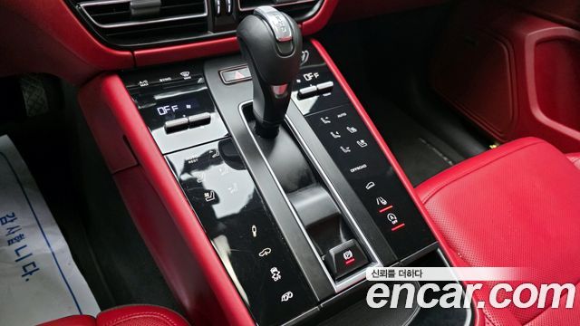 Porsche Macan 2023 — photo 9