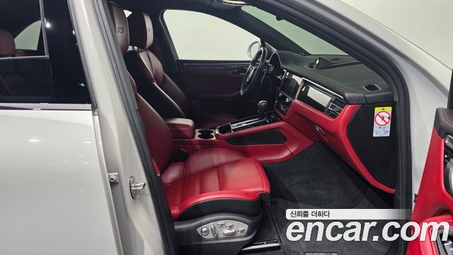 Porsche Macan 2023 — photo 11