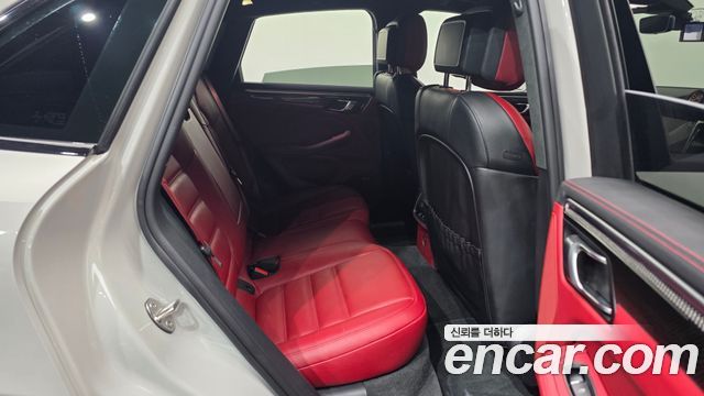 Porsche Macan 2023 — photo 12