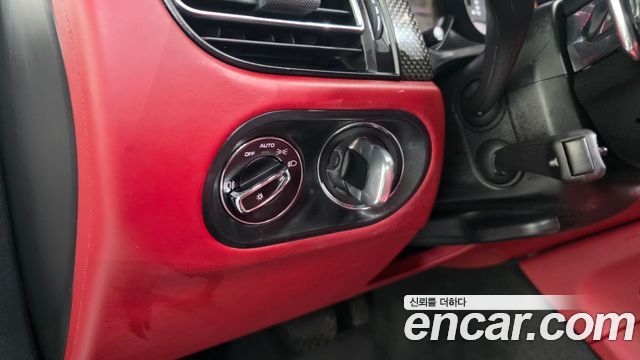 Porsche Macan 2023 — photo 17