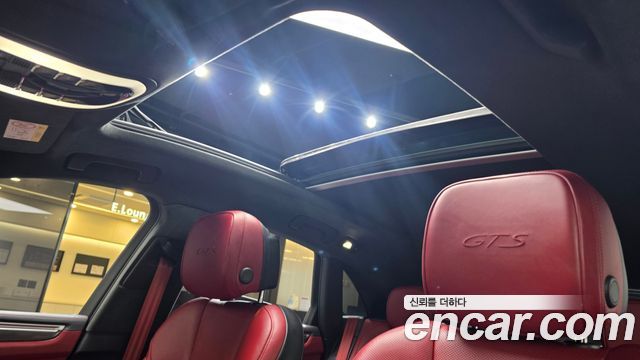 Porsche Macan 2023 — photo 18