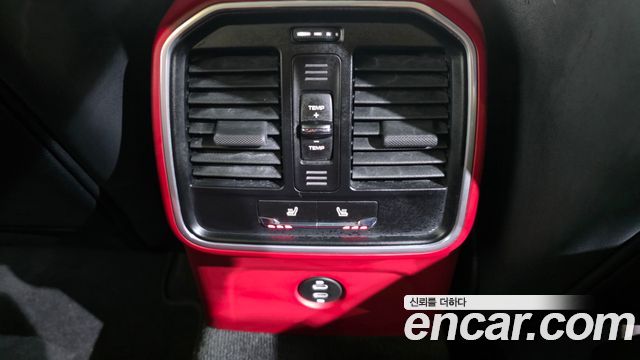 Porsche Macan 2023 — photo 19