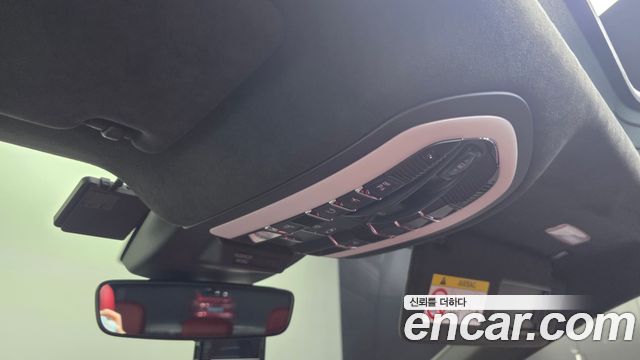 Porsche Macan 2023 — photo 20