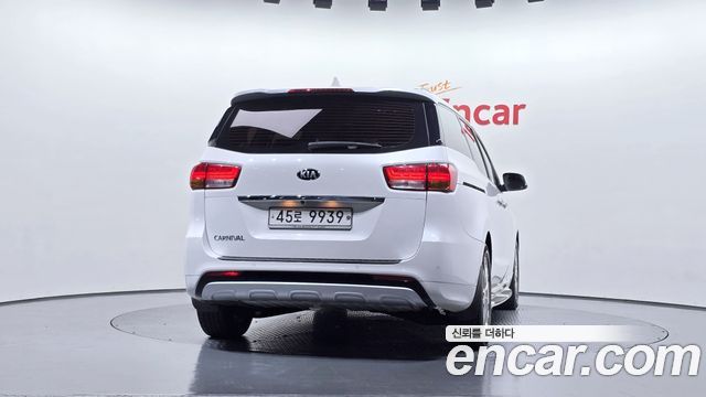 Kia Canival 2016 — photo 4