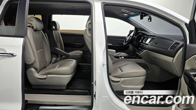 Kia Canival 2016 — photo 10
