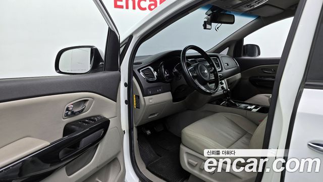 Kia Canival 2016 — photo 11