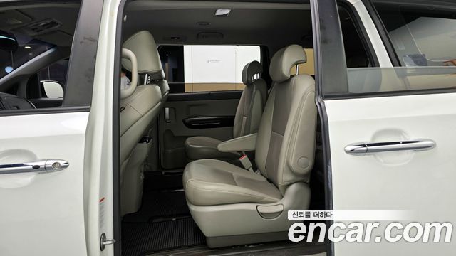 Kia Canival 2016 — photo 12