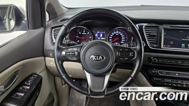 Kia Canival 2016 — photo 14