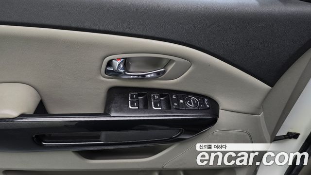 Kia Canival 2016 — photo 18