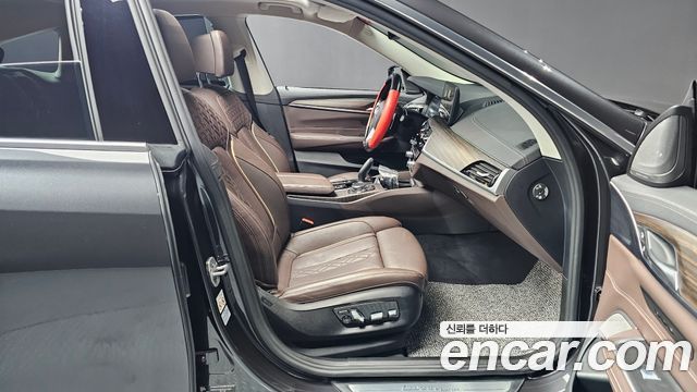 BMW Gran Turismo 2023 — photo 11