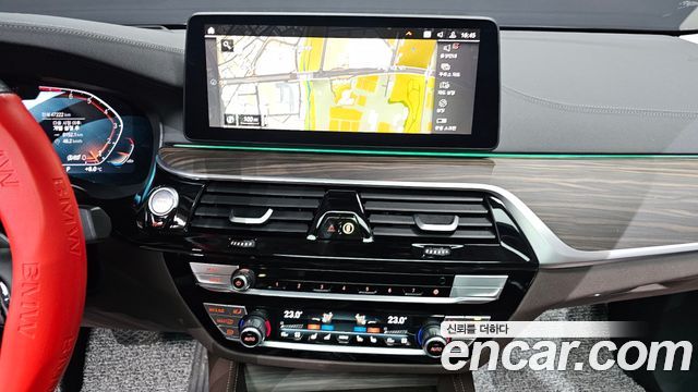 BMW Gran Turismo 2023 — photo 15