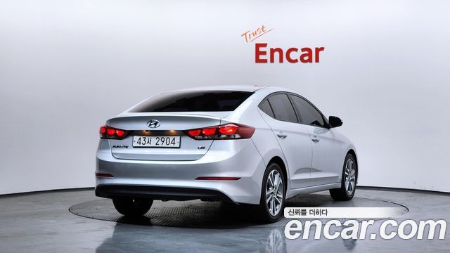 Hyundai AVANTE 2017 — photo 2