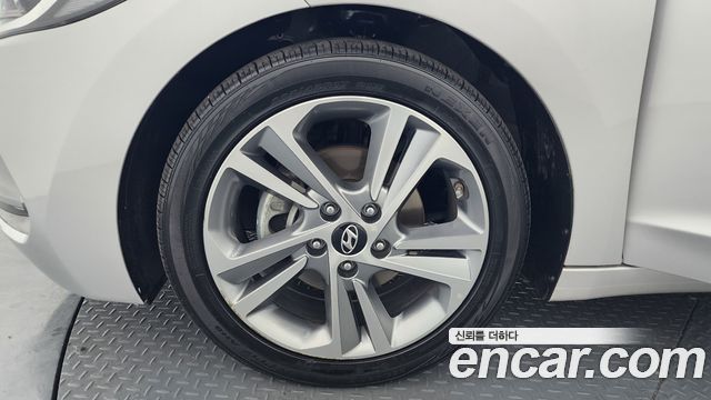 Hyundai AVANTE 2017 — photo 5
