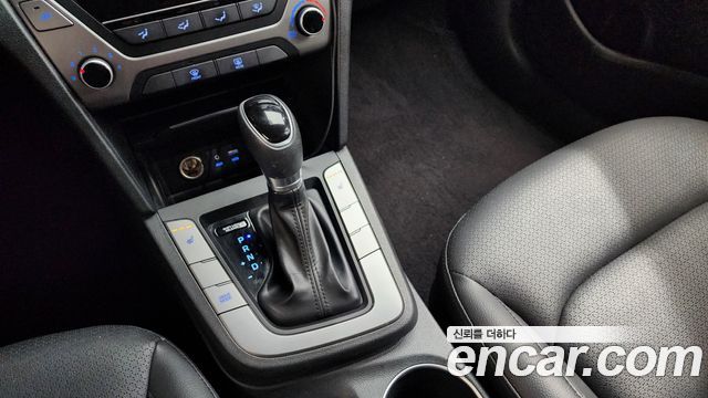Hyundai AVANTE 2017 — photo 9
