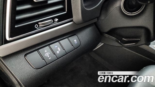 Hyundai AVANTE 2017 — photo 16