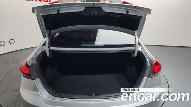 Hyundai AVANTE 2017 — photo 20