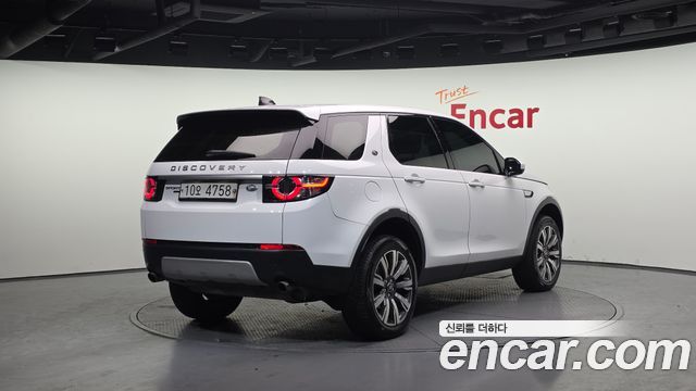 Land Rover Discovery Sport 2019 — photo 2