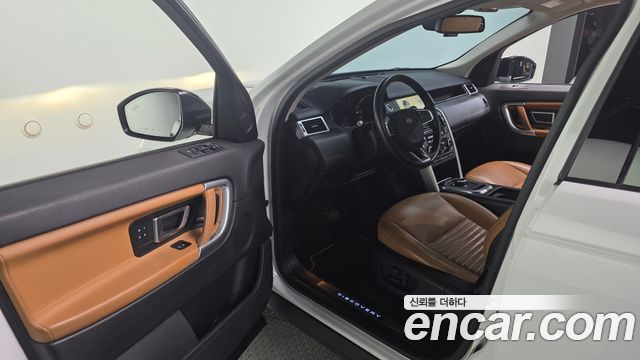 Land Rover Discovery Sport 2019 — photo 11