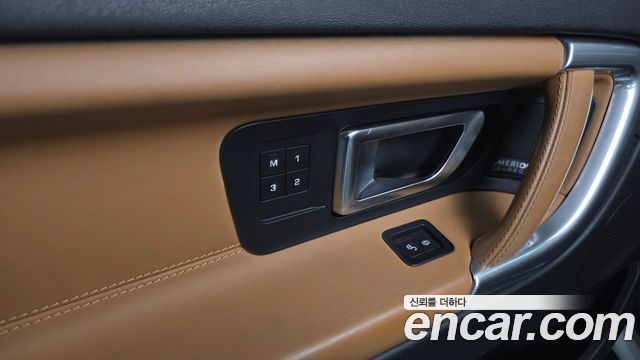 Land Rover Discovery Sport 2019 — photo 17