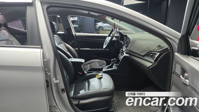 Hyundai AVANTE 2018 — photo 10