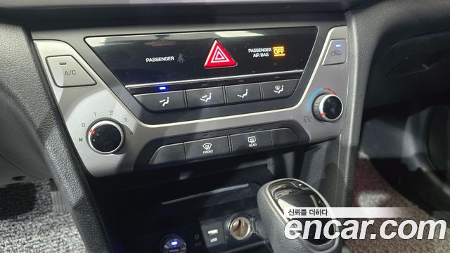 Hyundai AVANTE 2018 — photo 16