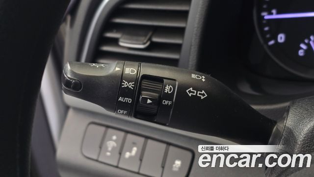 Hyundai AVANTE 2018 — photo 17