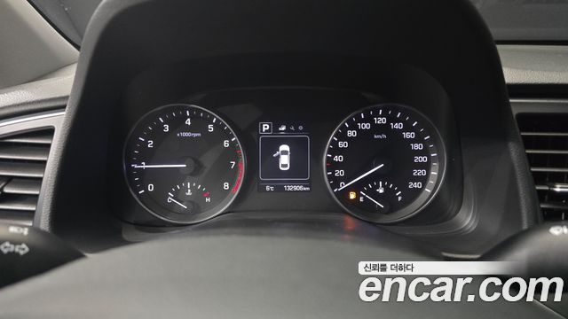 Hyundai AVANTE 2017 — photo 8