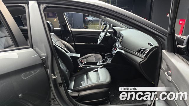 Hyundai AVANTE 2017 — photo 10