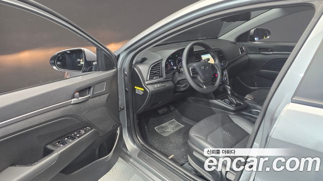 Hyundai AVANTE 2017 — photo 11