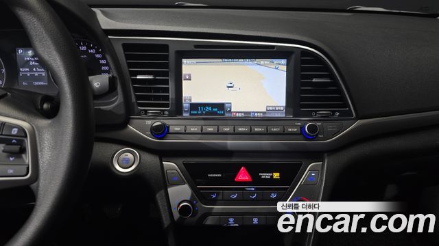 Hyundai AVANTE 2017 — photo 16