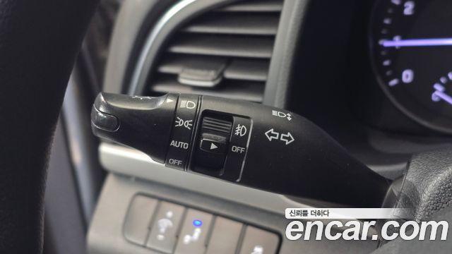 Hyundai AVANTE 2017 — photo 17