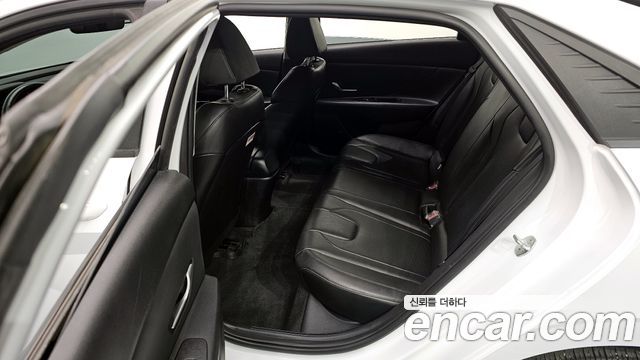 Hyundai AVANTE 2022 — photo 11
