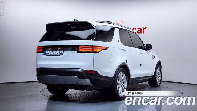 Land Rover Discovery 2018 — photo 2