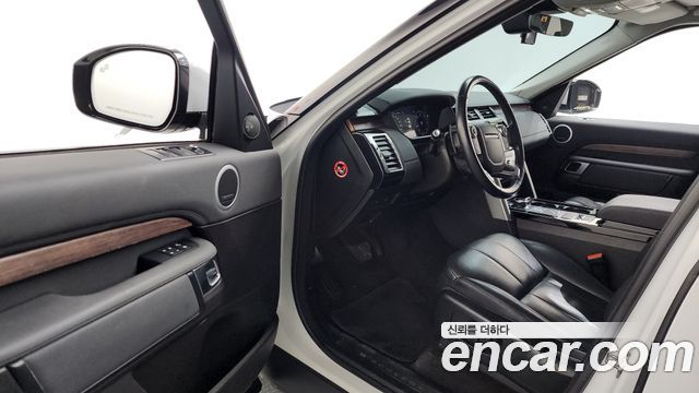 Land Rover Discovery 2018 — photo 10