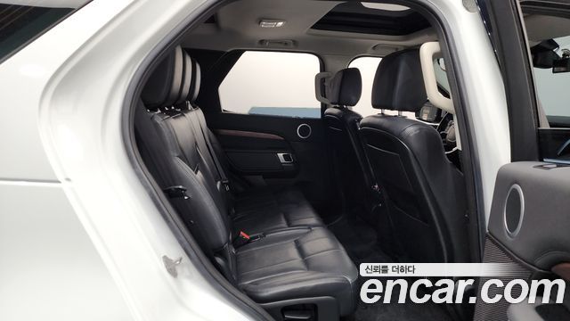 Land Rover Discovery 2018 — photo 12
