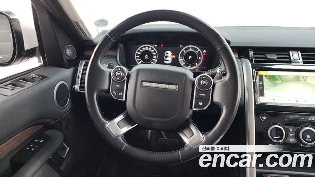 Land Rover Discovery 2018 — photo 13