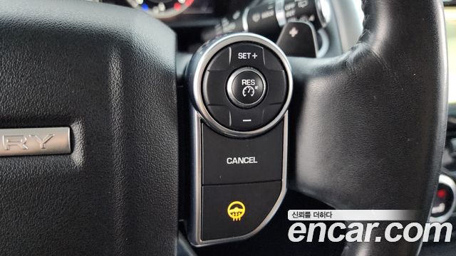 Land Rover Discovery 2018 — photo 17