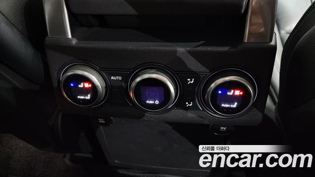 Land Rover Discovery 2018 — photo 18