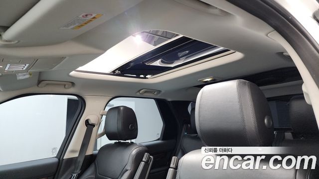 Land Rover Discovery 2018 — photo 19