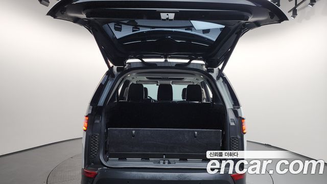 Land Rover Discovery 2018 — photo 20