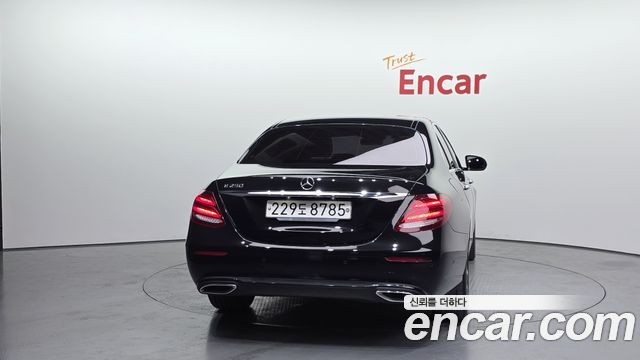 Mercedes-Benz E-Class 2020 — photo 4