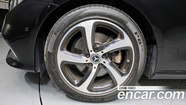 Mercedes-Benz E-Class 2020 — photo 5