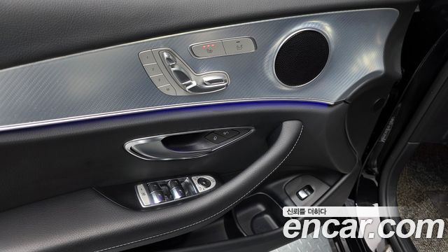 Mercedes-Benz E-Class 2020 — photo 11