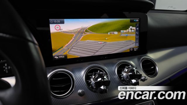 Mercedes-Benz E-Class 2020 — photo 14