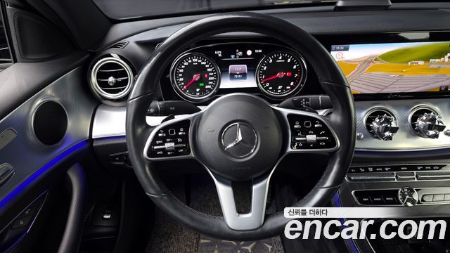 Mercedes-Benz E-Class 2020 — photo 16